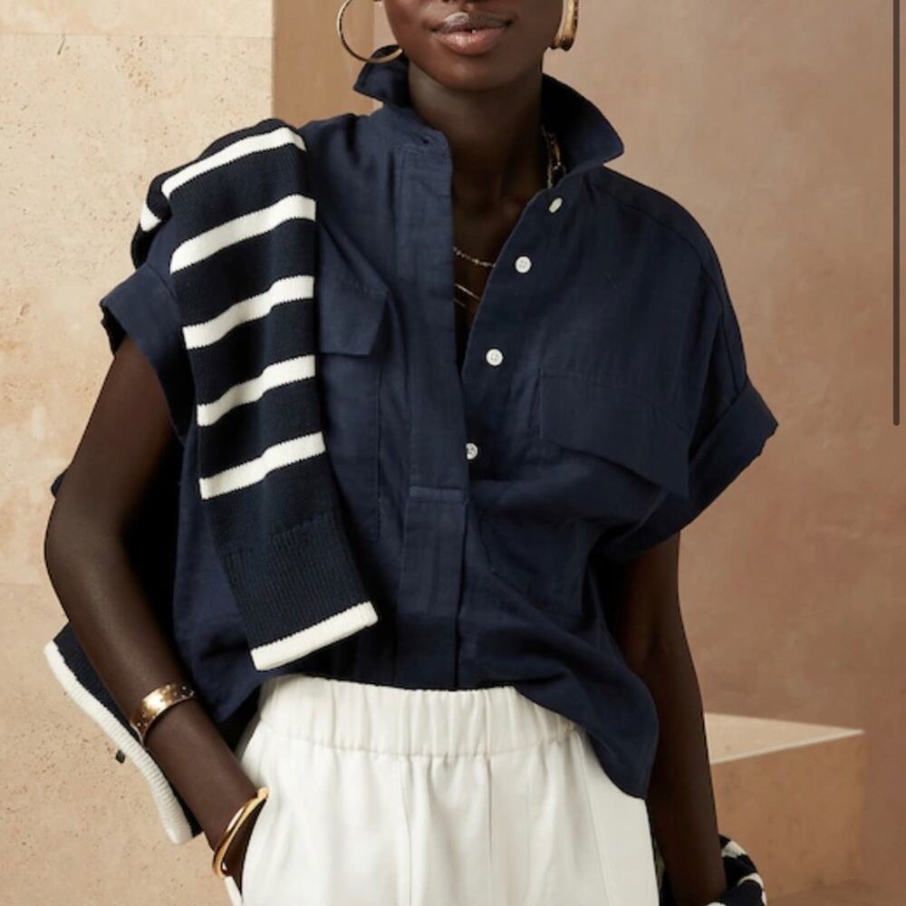 BANANA REPUBLIC Navy Essential Roll Cuff Short Sleeve Collared Blouse Women’s
